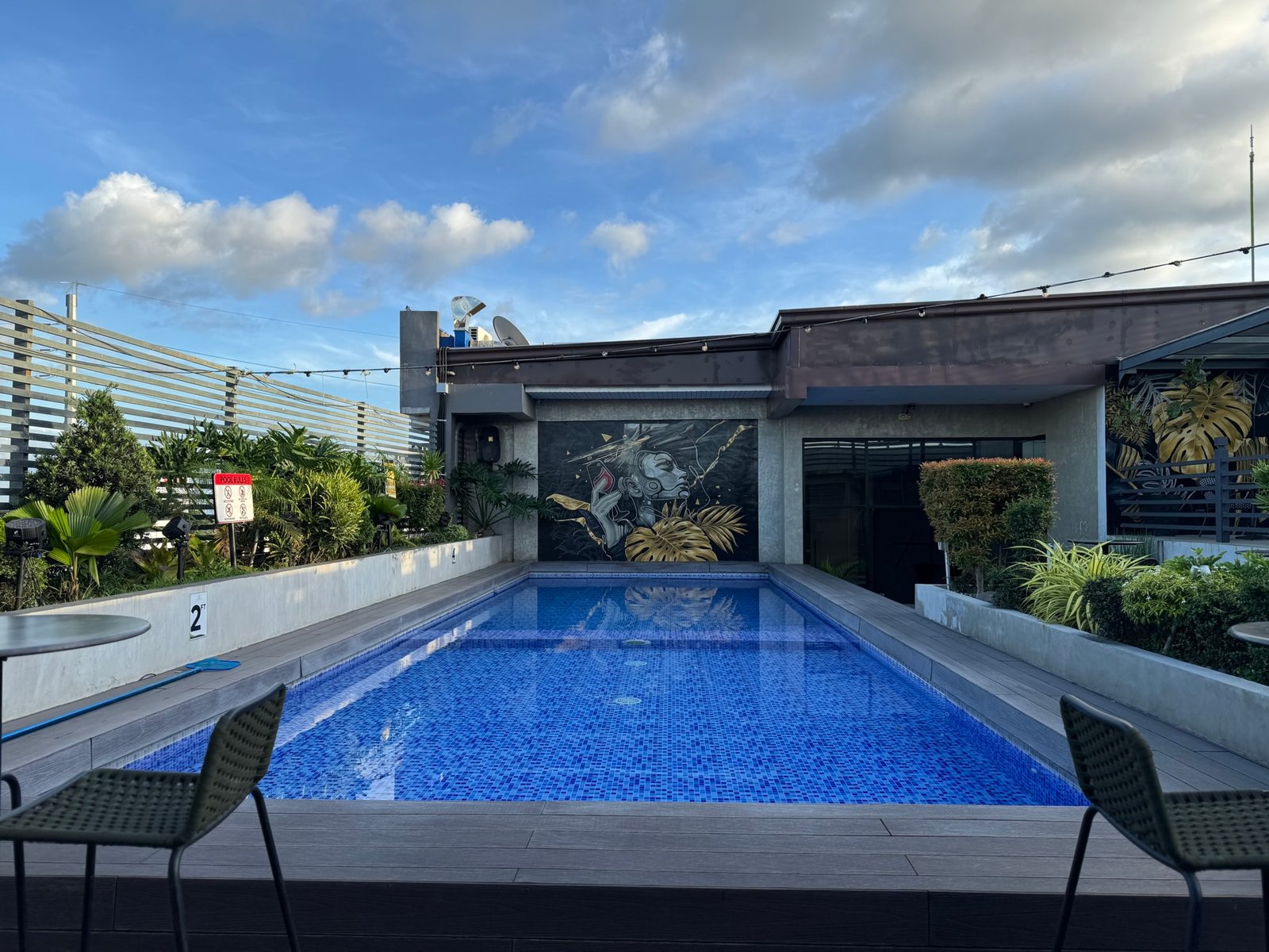 jet hotel swimming pool
